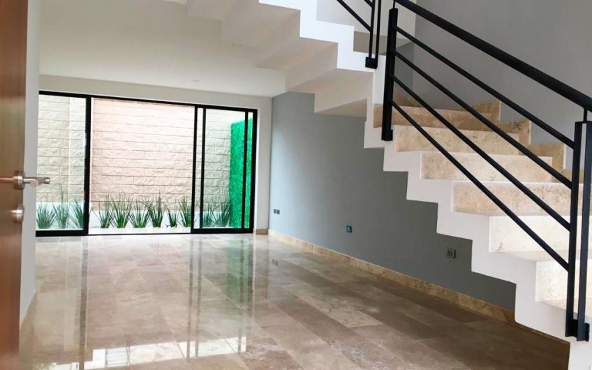 CASA LOMAS DE ANGELÓPOLIS