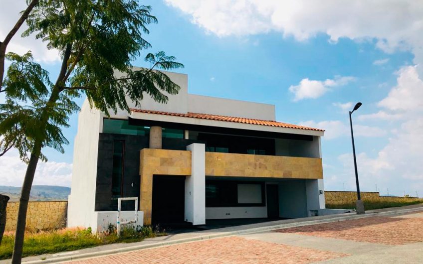 CASA LOMAS DE ANGELÓPOLIS