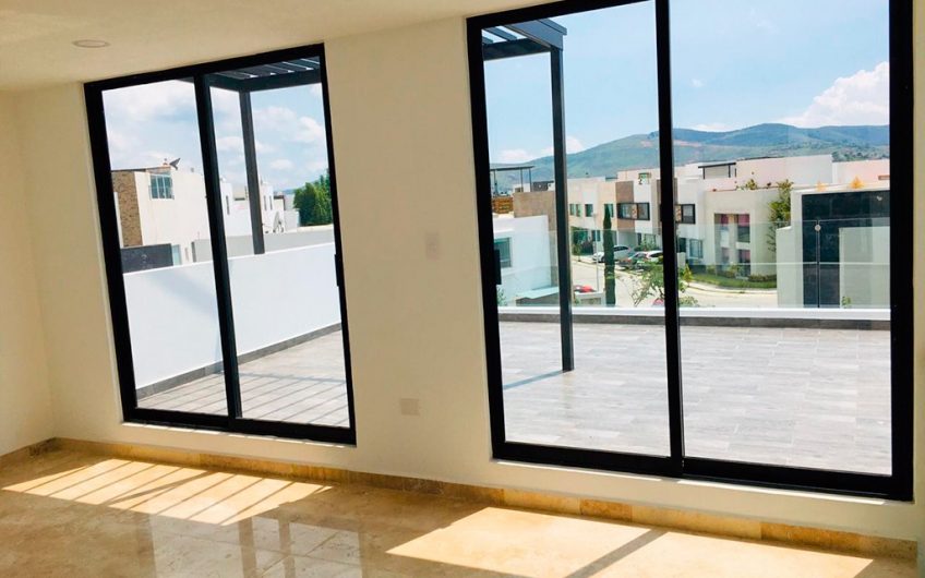 CASA LOMAS DE ANGELÓPOLIS