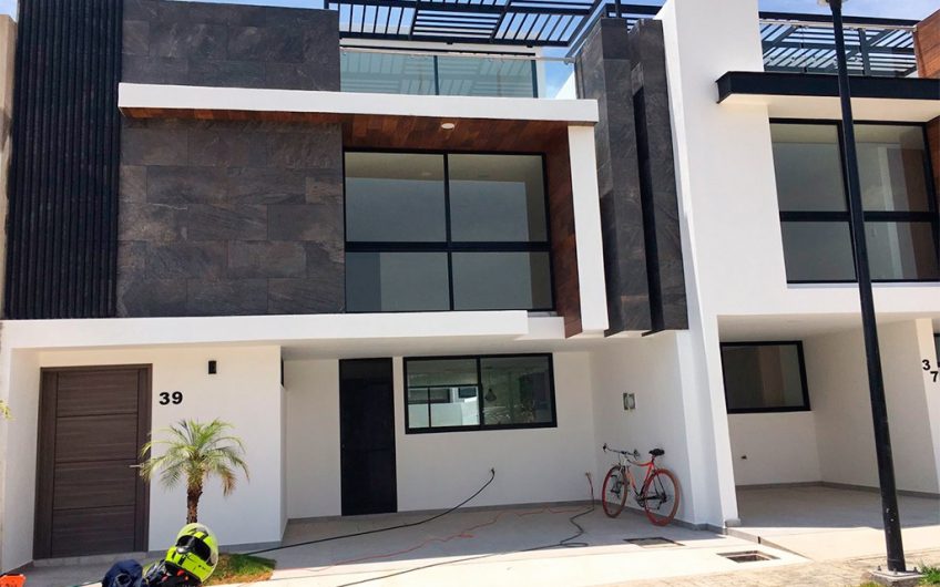 CASA LOMAS DE ANGELÓPOLIS