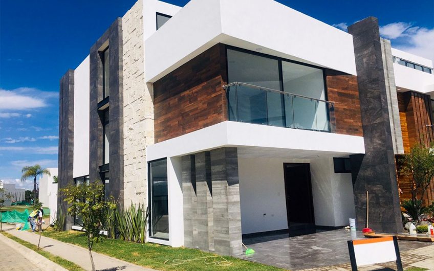 VENTA DE CASA EN LOMAS DE ANGELOPOLIS