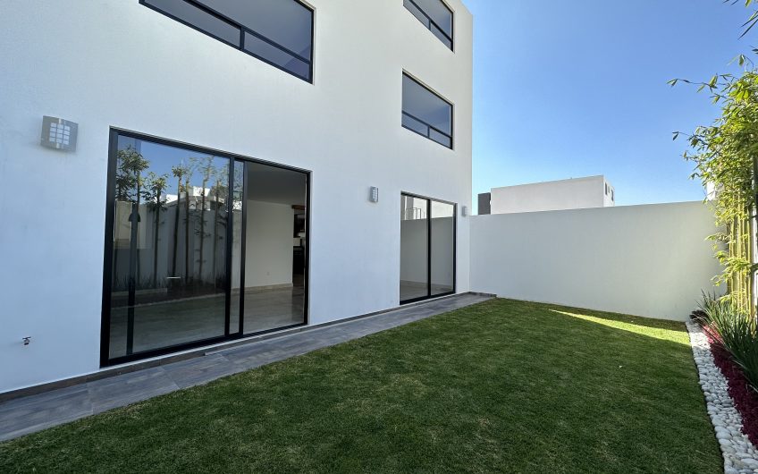 VENTA DE CASA EN LOMAS DE ANGELOPOLIS