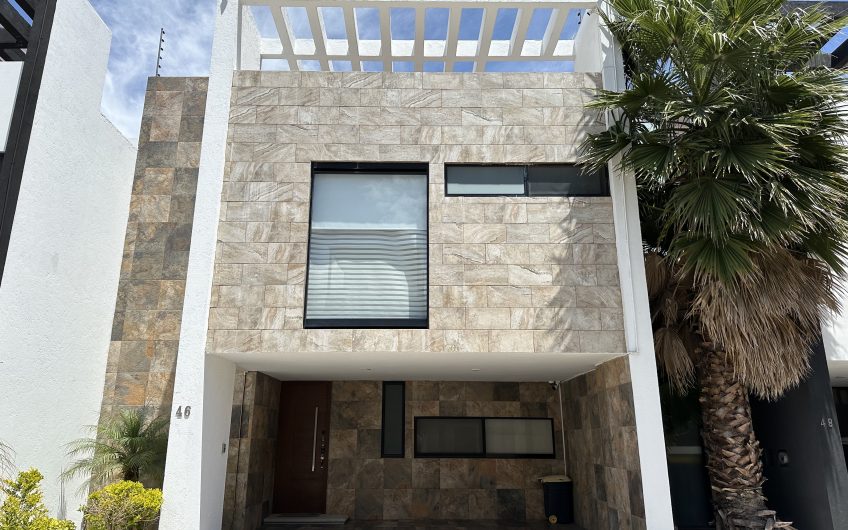 VENTA DE CASA EN LOMAS DE ANGELOPOLIS