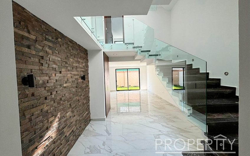 VENTA DE CASA EN LOMAS DE ANGELOPÓLIS