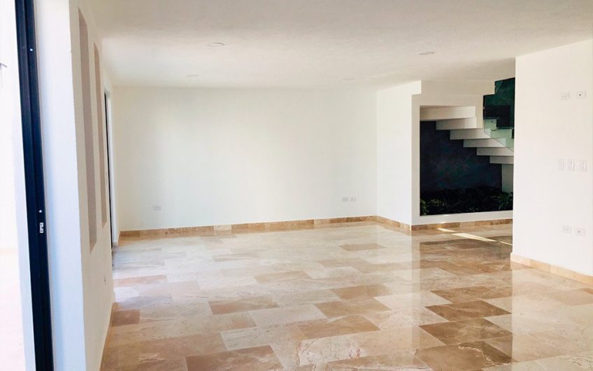 VENTA DE CASA EN LOMAS DE ANGELOPOLIS
