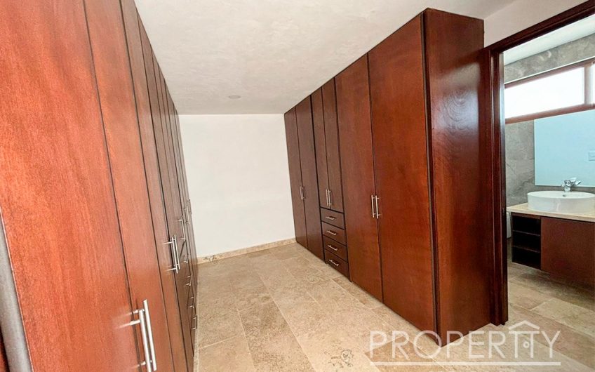 VENTA DE CASA EN LOMAS DE ANGELOPOLIS