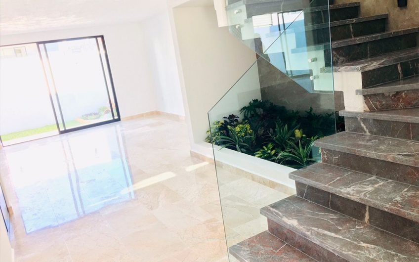 VENTA DE CASA EN LOMAS DE ANGELOPOLIS