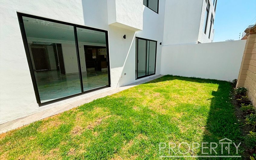 VENTA DE CASA EN LOMAS DE ANGELOPÓLIS