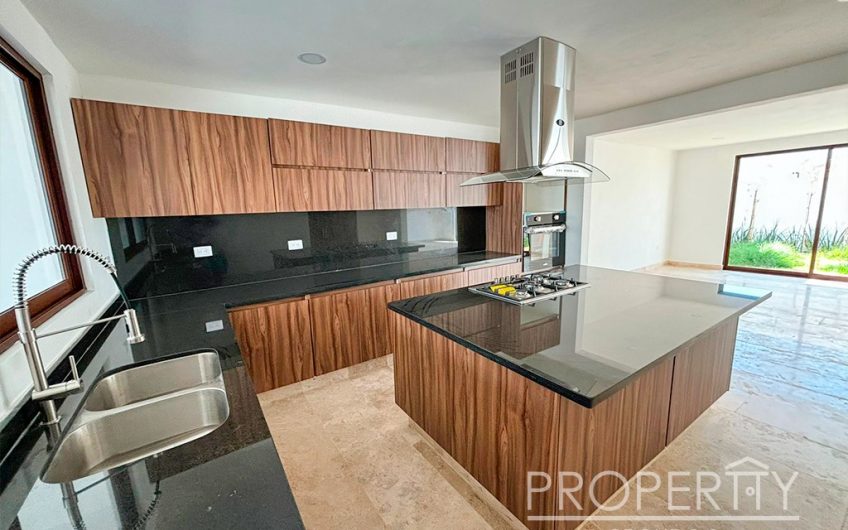 VENTA DE CASA EN LOMAS DE ANGELOPOLIS