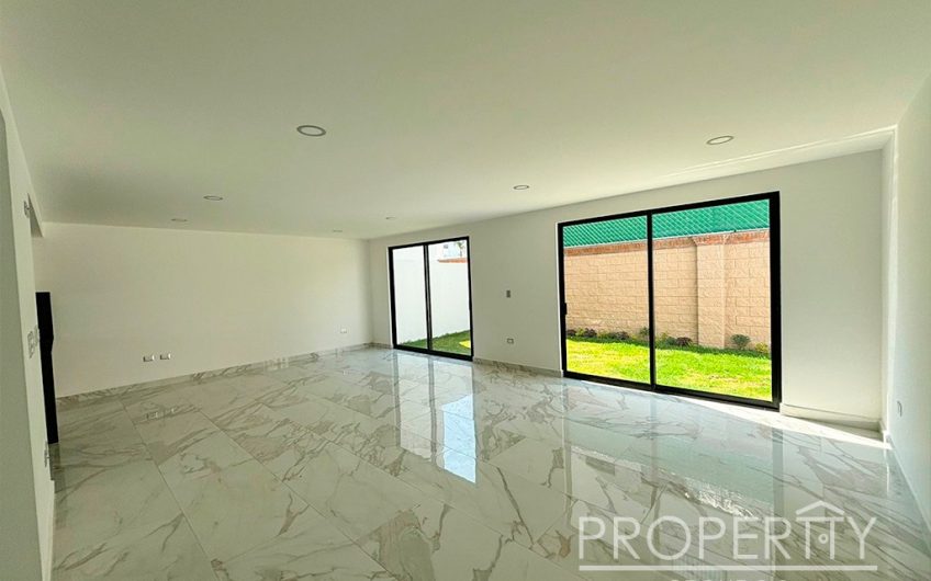 VENTA DE CASA EN LOMAS DE ANGELOPÓLIS