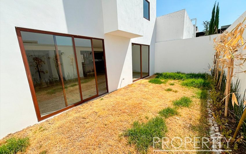 VENTA DE CASA EN LOMAS DE ANGELOPOLIS