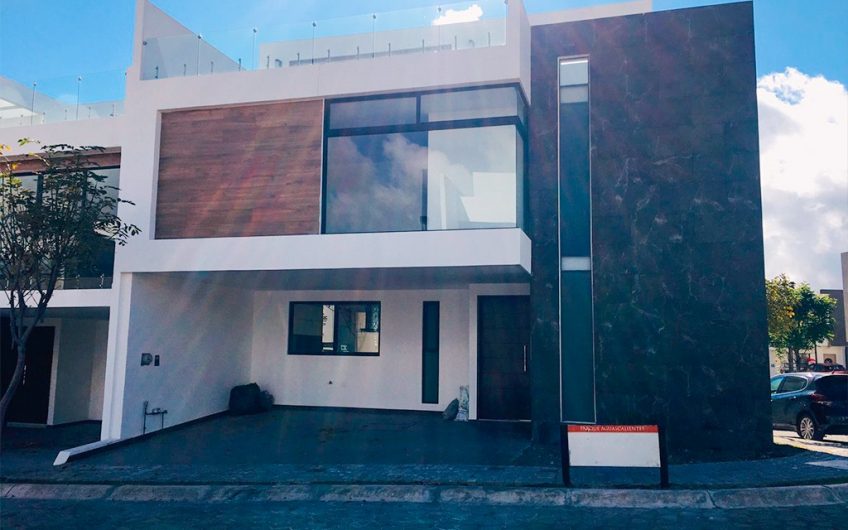 VENTA DE CASA EN LOMAS DE ANGELOPOLIS