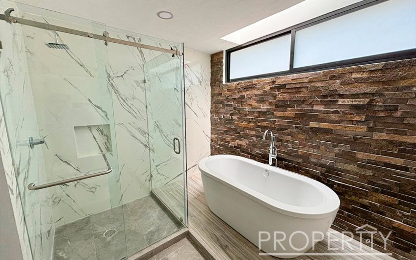 VENTA DE CASA EN LOMAS DE ANGELOPÓLIS