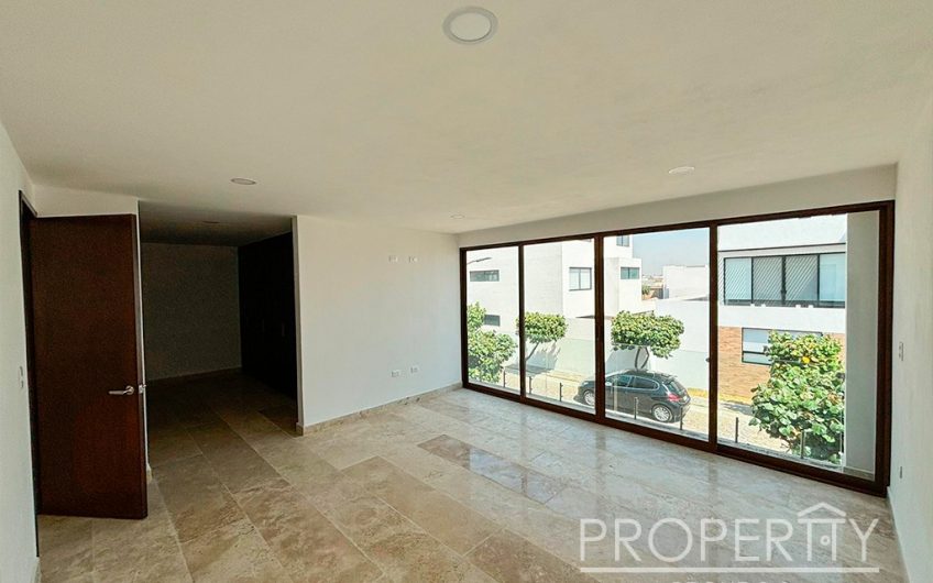 VENTA DE CASA EN LOMAS DE ANGELOPOLIS