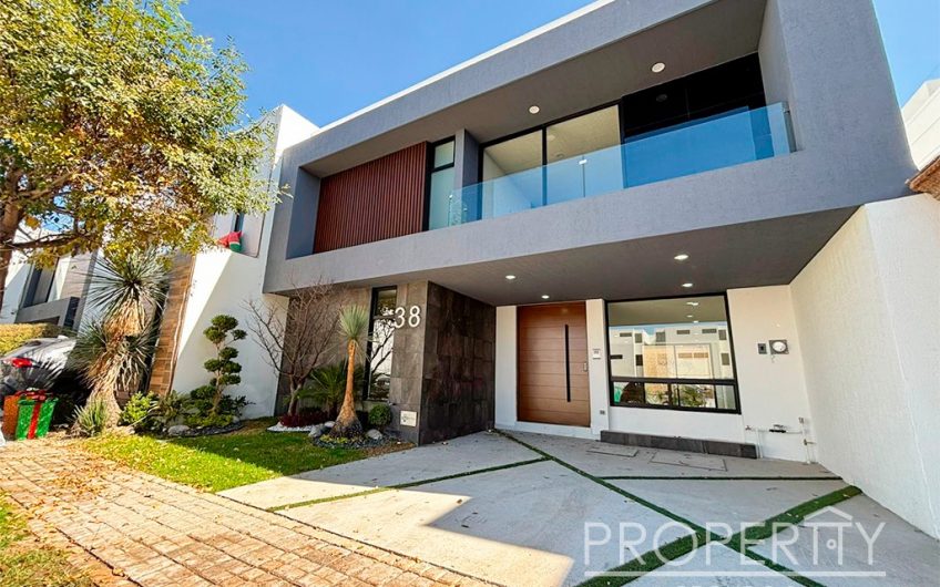 VENTA DE CASA EN LOMAS DE ANGELÓPOLIS