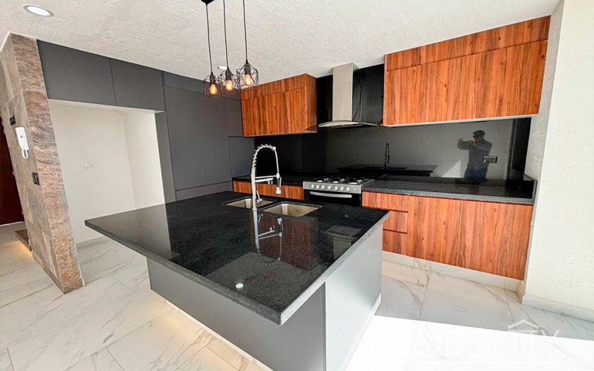 VENTA DE CASA EN LOMAS DE ANGELÓPOLIS